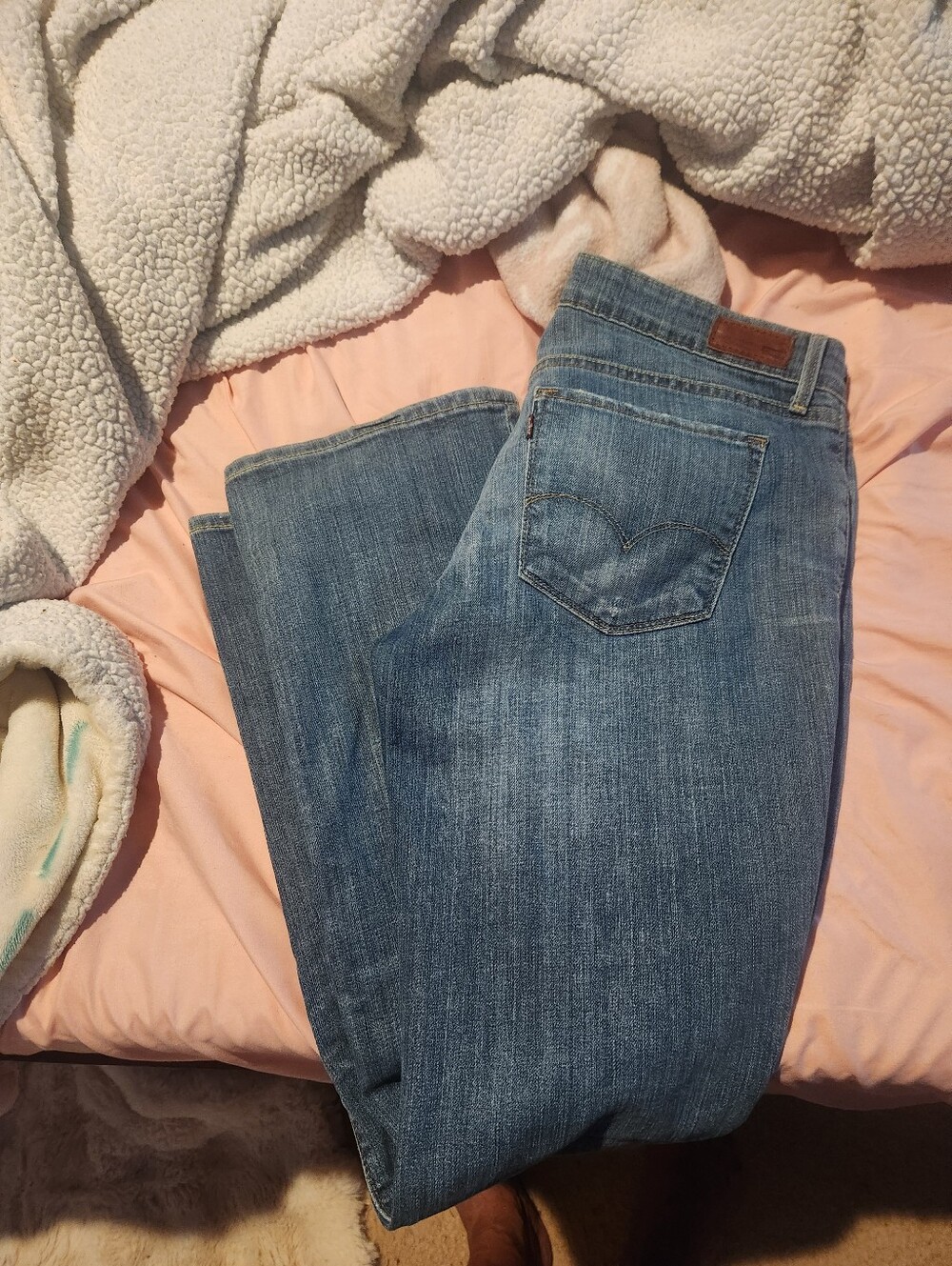 Levis - Picture 2 of 4